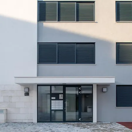 Mona - Dvosobni Stan